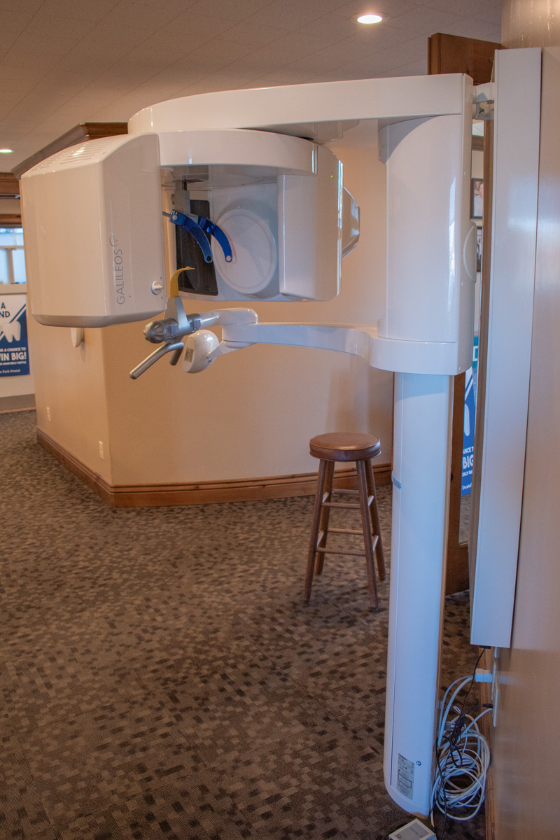 Panoramic dental X-ray imaging machine
